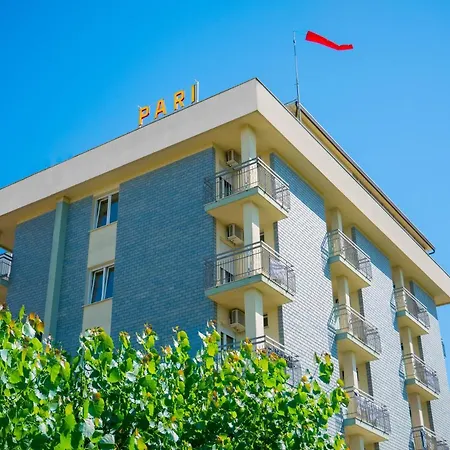Pari Отель 3*