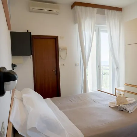 Pari Hotel