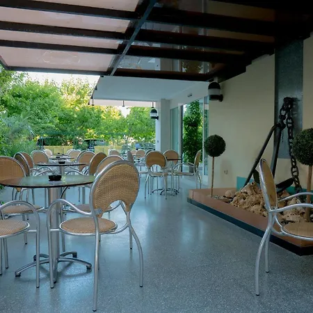Pari Hotel